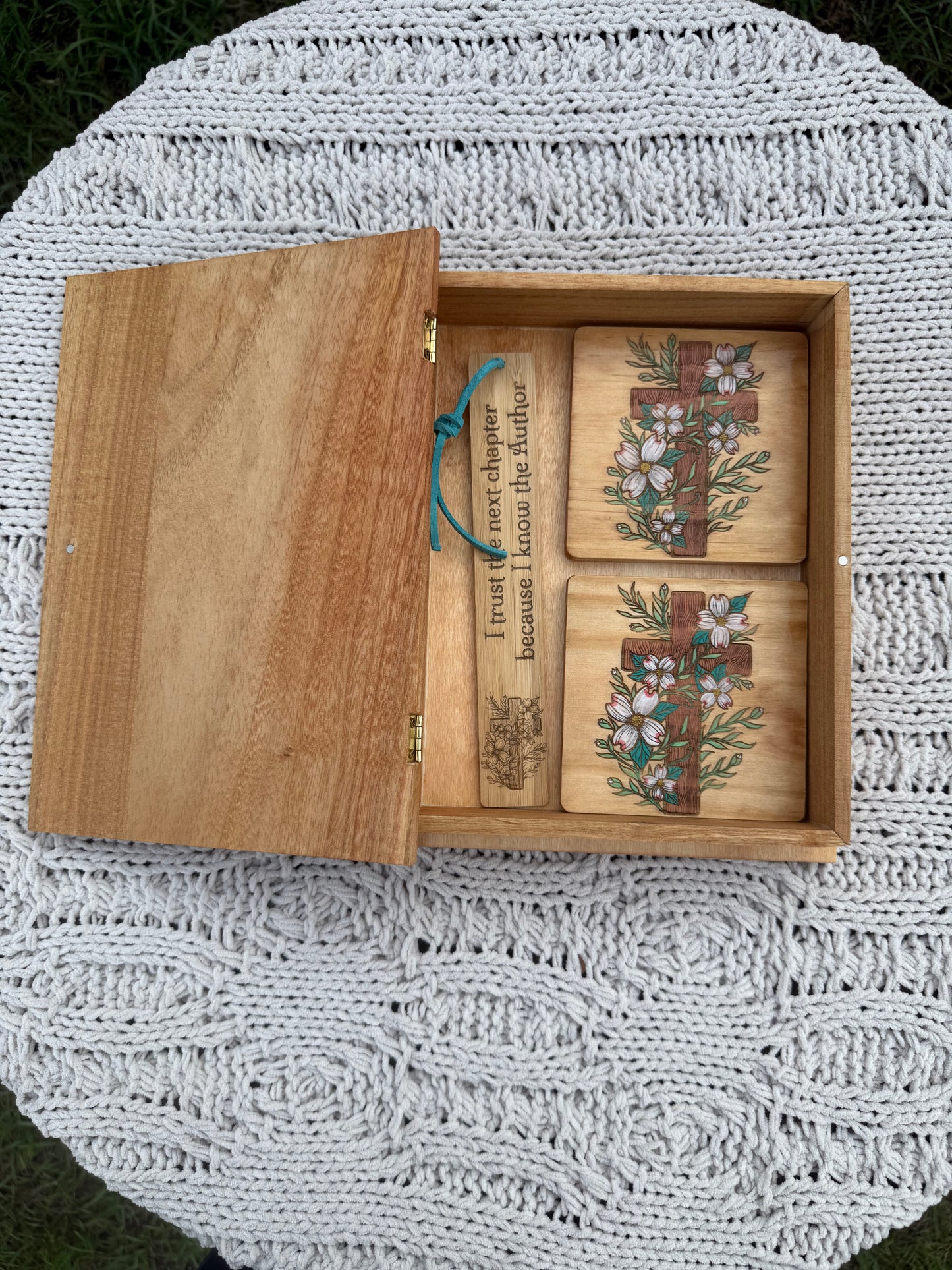 Gift Set: Dogwood Blossom Bible Box